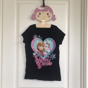 🌬Disney🌬 Elsa and Anna Black T-shirt 🌺.